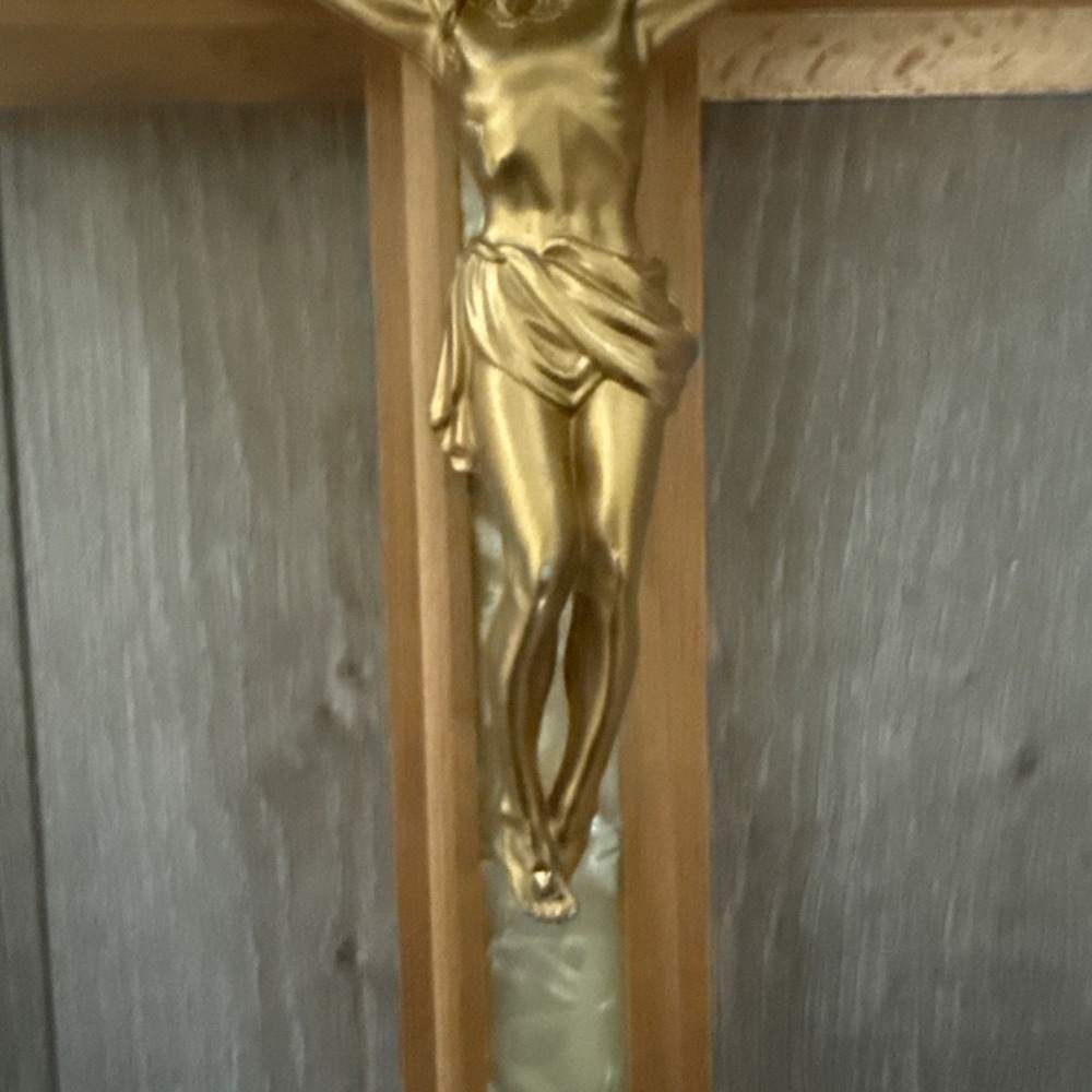 Vintage Wooden Crucifix with Jesus, Opens into Candle Holder/Holy Water - Picture 4 of 10